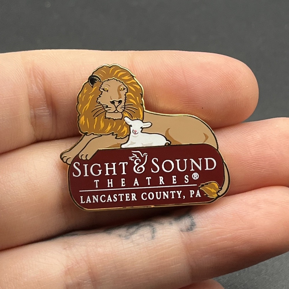 Sight & Sound Theatres Lancaster County Pennsylvania Lion & Lamb Lapel Hat Pin‎